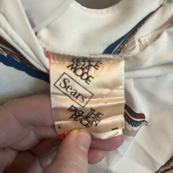 Vintage 70s vibe blouse with fall vibes Leaves and a fun bodice overlay - Picture 4 of 5